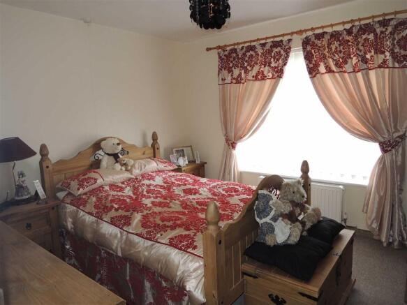 Front Bedroom (1)