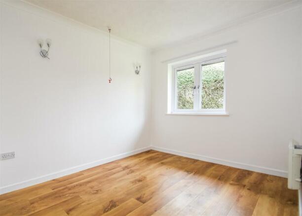 2 Saxon Park - Bed 1 (2).jpg