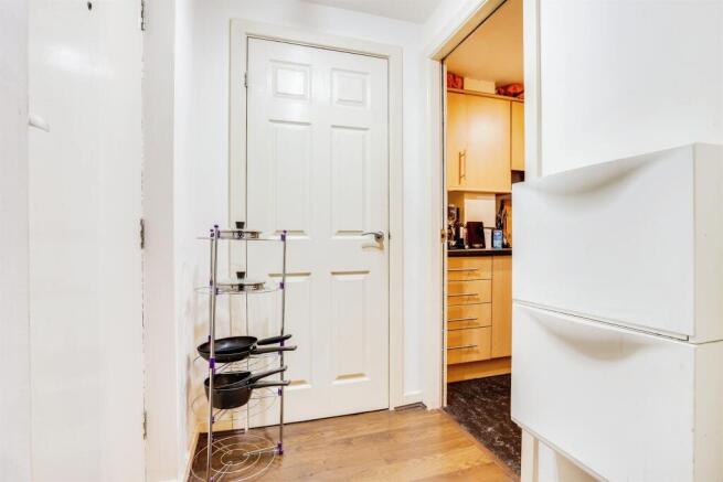 1 bed Apartment to rent Image 6