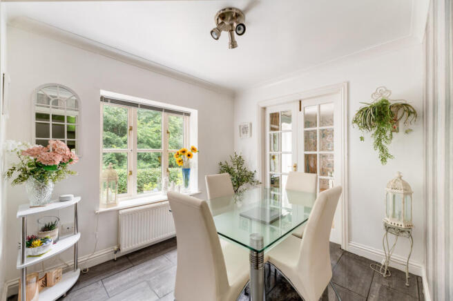 5 bed Detached for sale Image 6