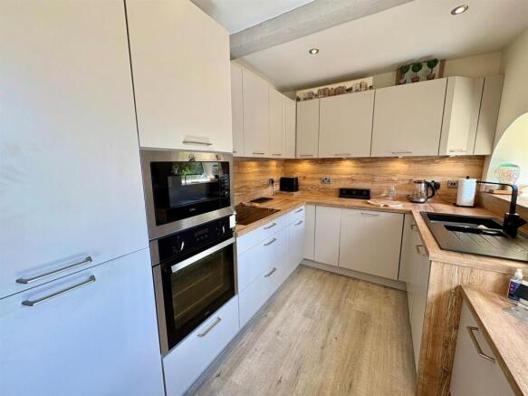 2 bed Semi-Detached for sale Image 4