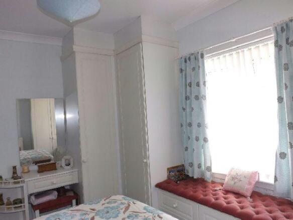Bedroom 1 pic 2