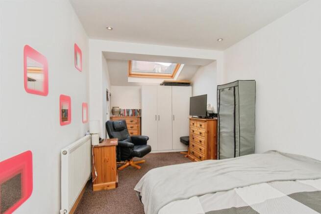4 bed Town House for sale Image 4