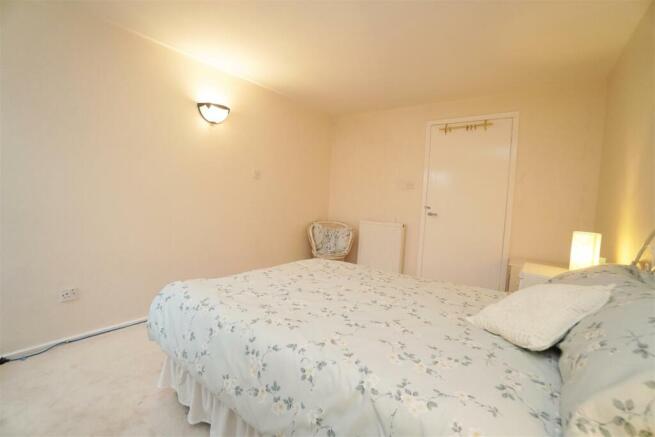 bedroom2.jpg