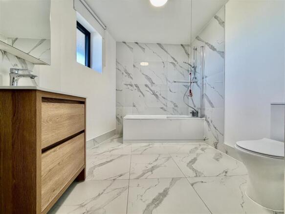 Bathroom/ WC