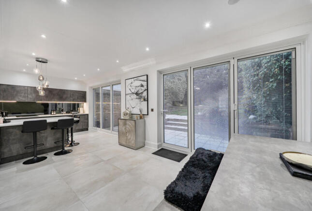 1371185-12-690a37...