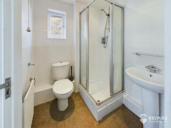 en-suite (master).jpg