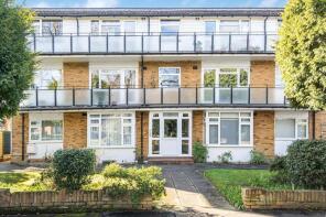 1, 66 Peacock Court, Wellington Road, Enfield EN1 2PJ