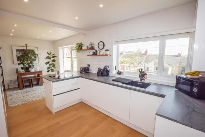 Kitchen/ Dining Room