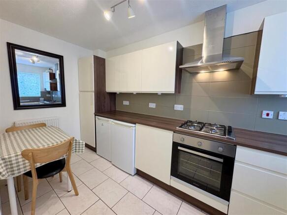 57 kitchen2.jpg