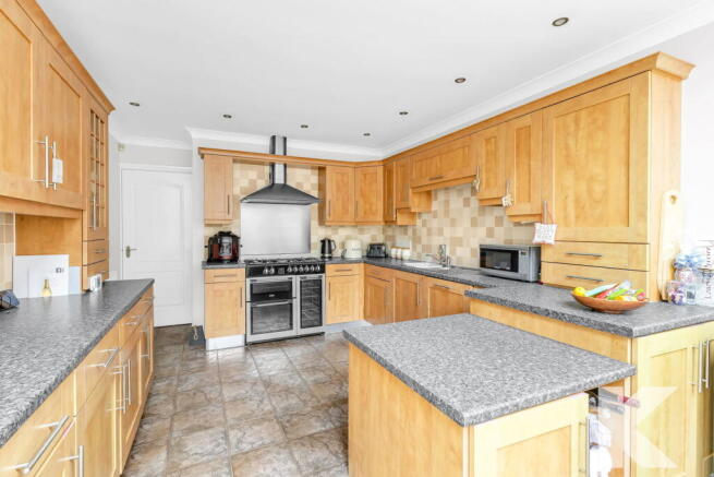 4 bed Detached for sale Image 7