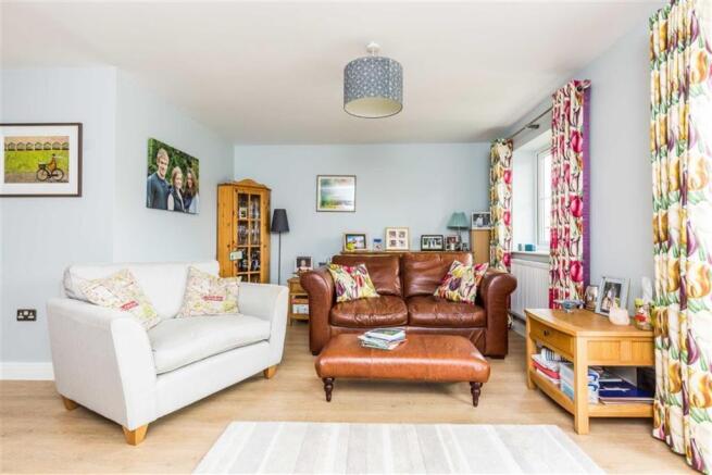 Open Plan Lounge-Din