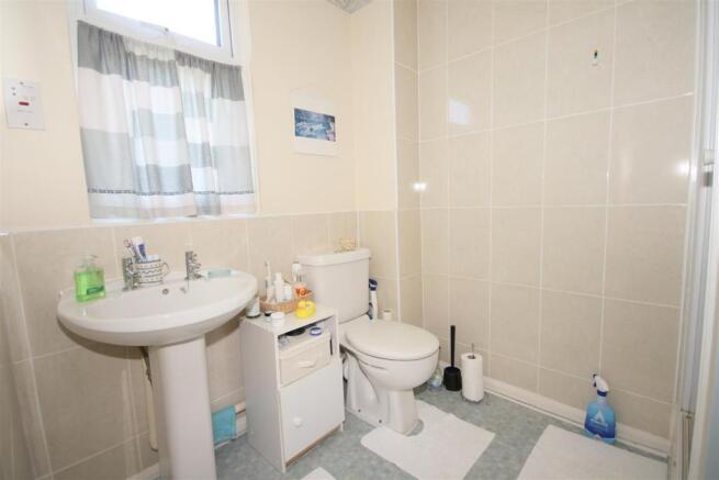 EN SUITE SHOWER ROOM
