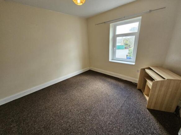 3 bed House to rent Image 5
