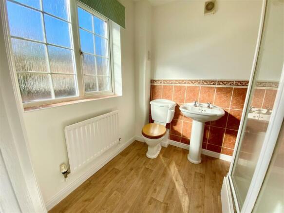 12 pp en suite.jpg