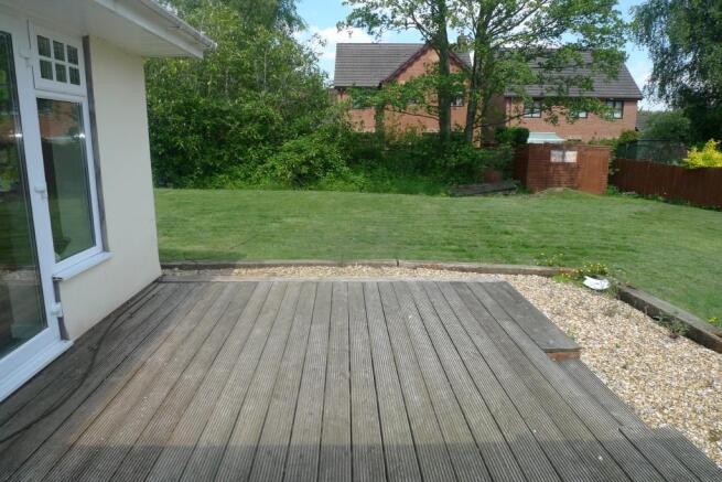 LARGE REAR GARDEN