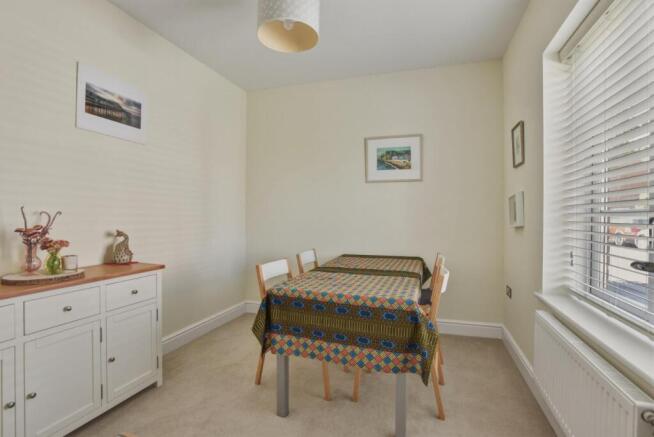 Saturn Way, Stratford-upon-Avon photo 4