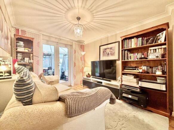 5 bed Detached for sale Image 11