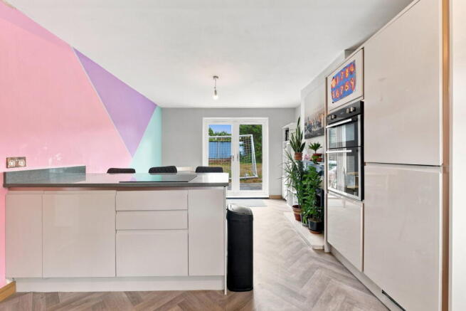 3 bed Semi-Detached for sale Image 4
