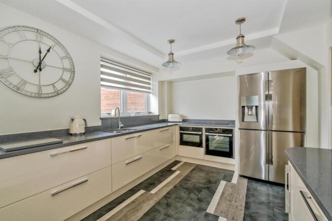 Green Rock Lane, Walsall, WS3 1NQ-9.jpg