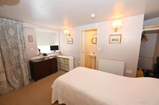 8 bed Detached for sale Image 12