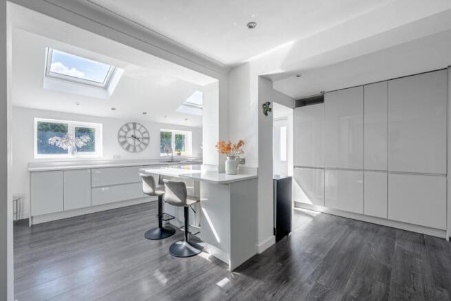 4 bed Detached for sale Image 6