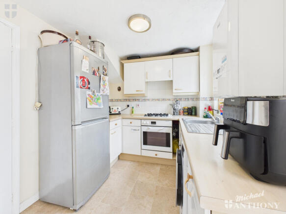 CAM03852G0-PR0422-STILL007