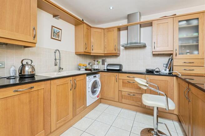 2 bed Flat for sale Image 7