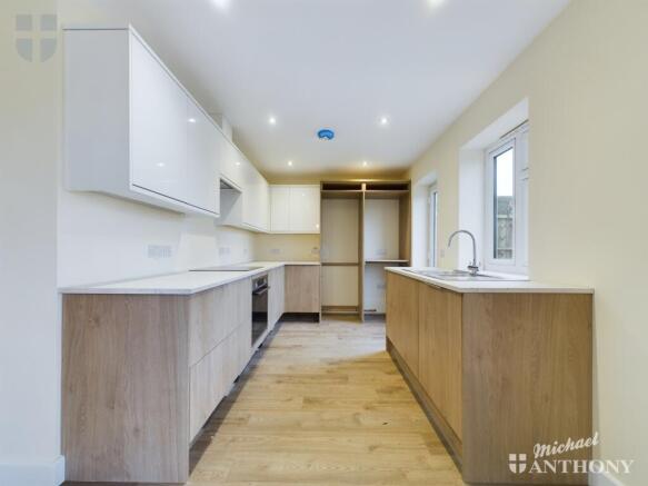 CAM03218G0-PR0494-STILL009