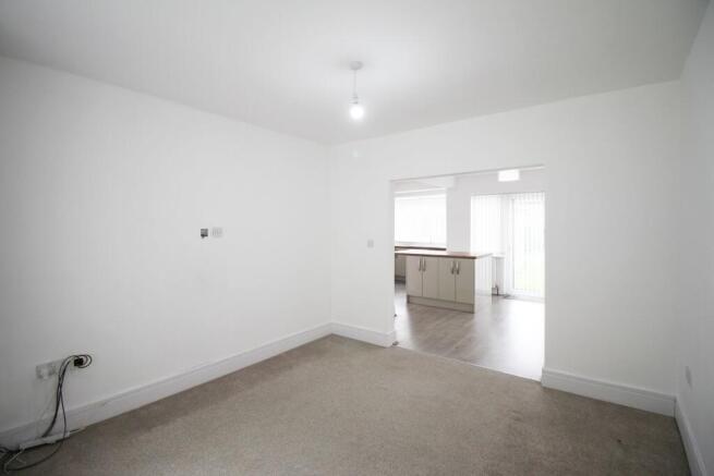 3 bed Semi-Detached to rent Image 8