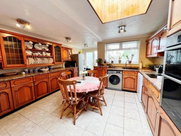 Kitchen 1.jpg