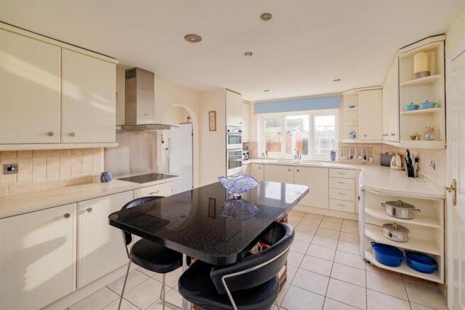 Preston Gubbals Road, Bomere Heath, Shrewsbury photo 4