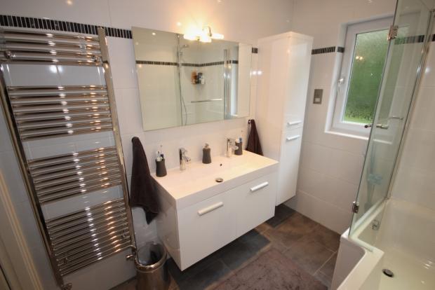 Modern 3 piece Bathroom Image 2