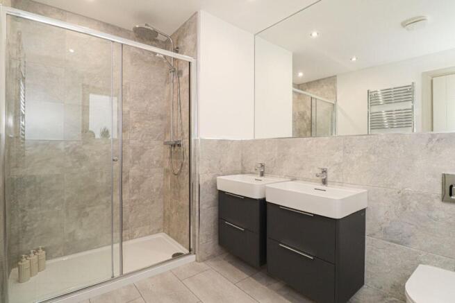 En-suite 1