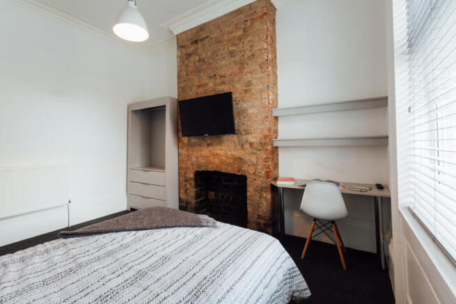 6 bed House to rent Image 6