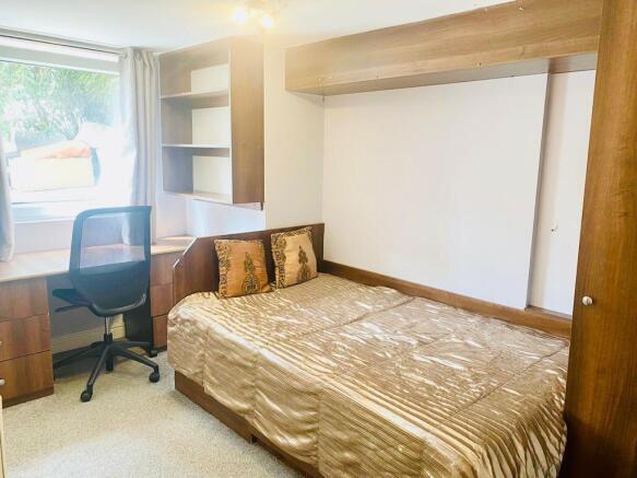 5 bed House to rent Image 12