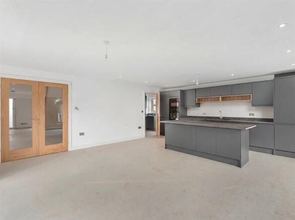 5 bed Detached for sale Image 5