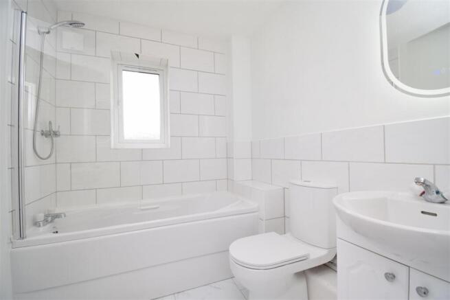 3 bed Semi-Detached to rent Image 12