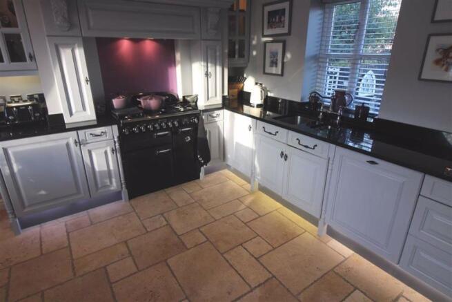 KITCHEN\DINING ROOM