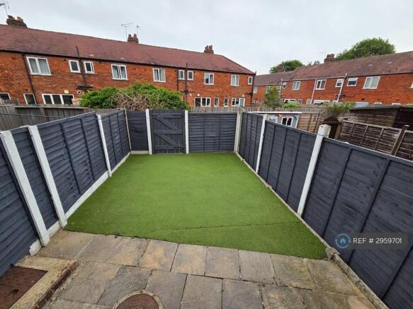 3 bed Terraced to rent Image 12