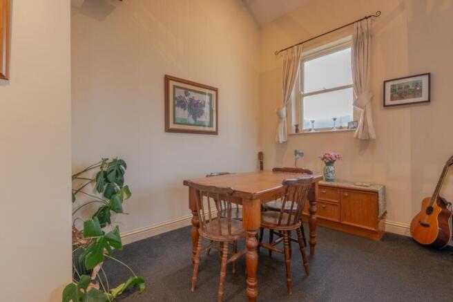 2 bed Flat for sale Image 4