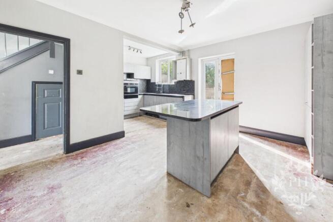 3 bed Semi-Detached for sale Image 4
