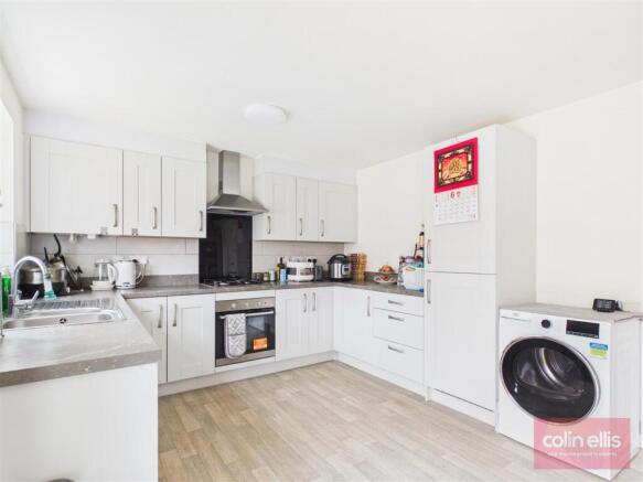4 bed Detached for sale Image 6