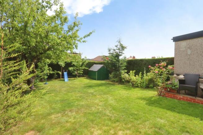 4 bed Bungalow for sale Image 4