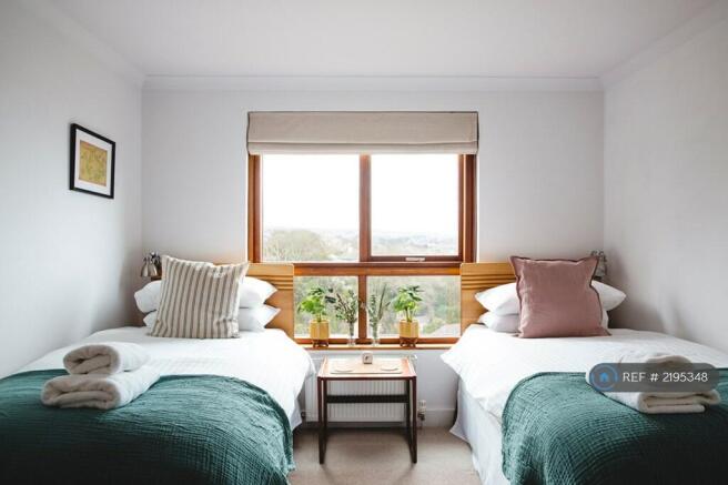 Twin Bedroom Middle Floor