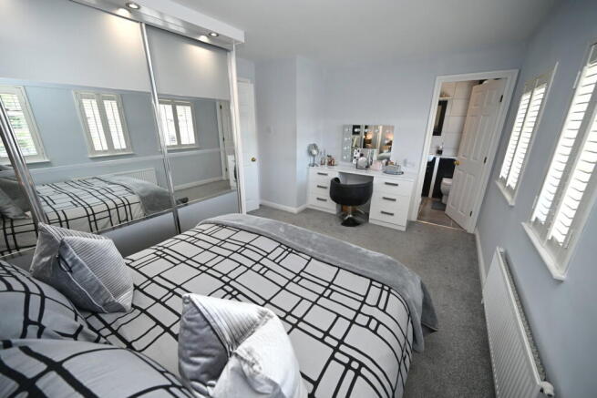4 bed Detached for sale Image 11