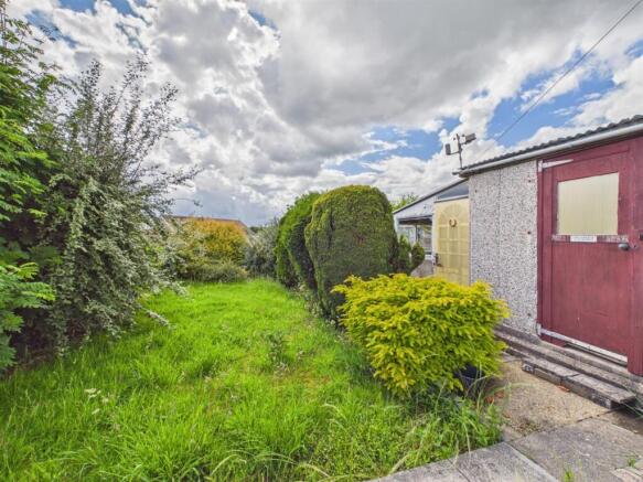 2 bed Semi-Detached Bungalow for sale Image 8