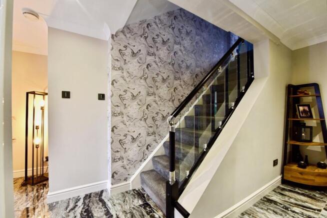 4 bed Detached for sale Image 11