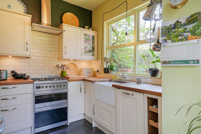 3 bed Semi-Detached for sale Image 10