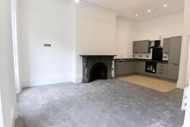 2 bed Flat to rent Image 6